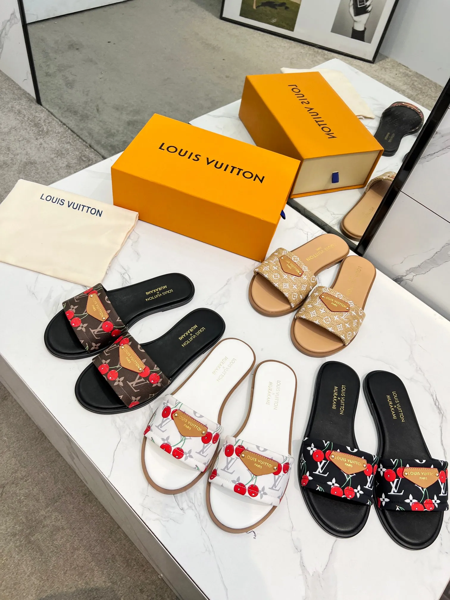 👟👟Ex-factory price 320👟👟 Genuine leather sole +40 Louis Vuitton, 1:1 advanced customization upper, fabric: customized LV special fabric, lining: sheepskin, original molding hardware, code number: 35-42, order with pictures, welcome to send pictures to place an order,